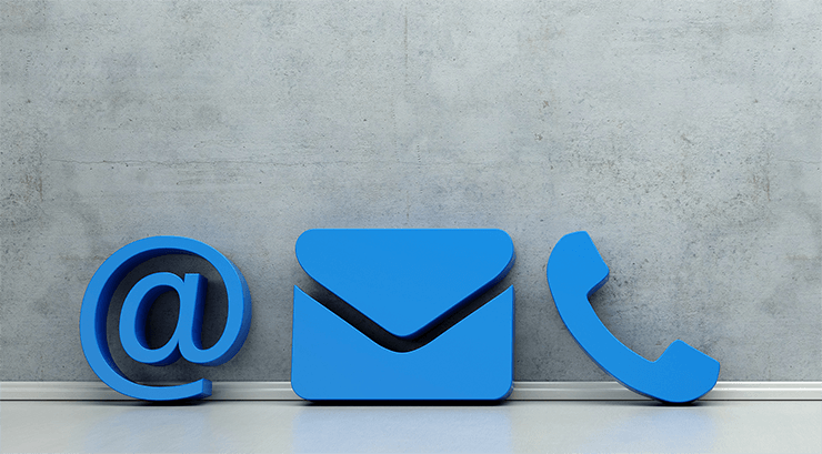 Symbolbild: Telefon, E-Mail und Brief