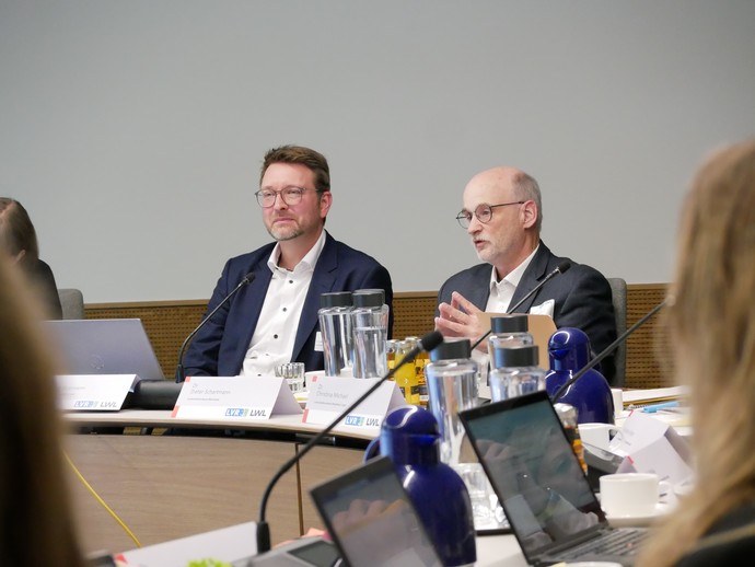 Friederich Stratmann (LWL) und Dieter Schartmann (LVR) bei der Eröffnung der konstituierenden Sitzung